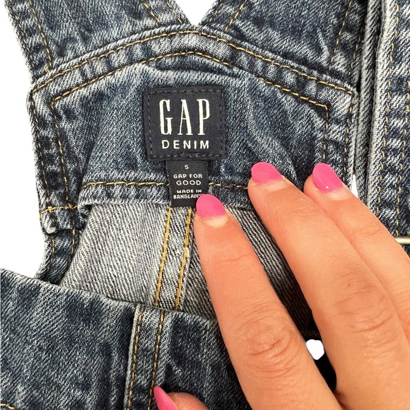GAP Denim Overall shorts Romper Size Small - Picture 3 of 4